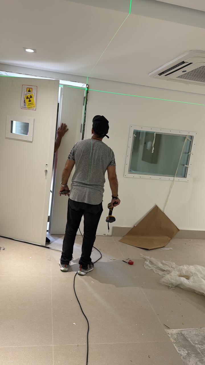 Instalação de Porta Plumbífera